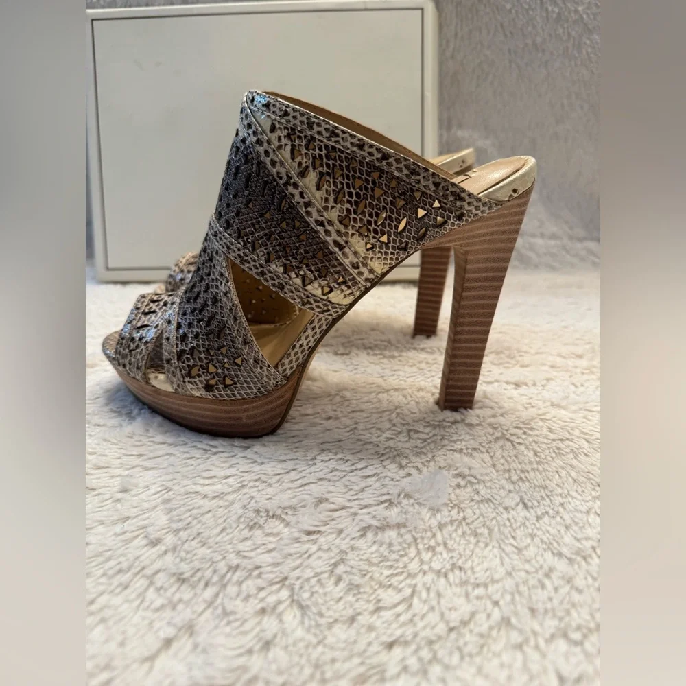 BCBGMaxAzria elevate your